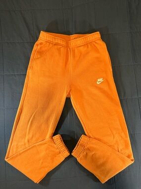 Nike Sportwear Club Fleece Taper Joggers Orange Men's S Sweatpants BV2737-808